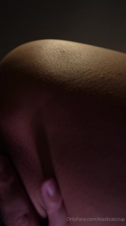 国产清纯美足M小母狗「BlackCatluna」OF露脸私拍 反差婊欲求不满自慰足交性爱多人啪啪 截图8
