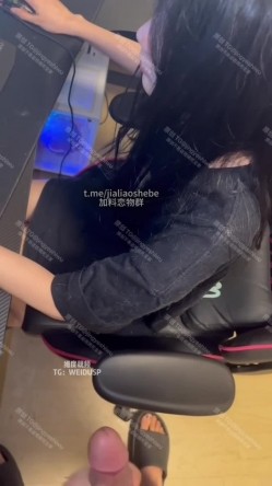 重口警告！把堂妹调教成为吃精液和尿液母狗！妹妹的精液食物吃播「Jojo九九」强制喂食表妹圣水精液泡芙 截图6
