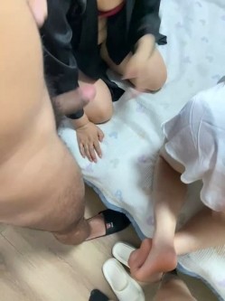 绿帽癖老公大聚会骚妇群P成熟饥渴骚妇成群结队开淫趴浴池KTV漏出口交随机配对 截图16
