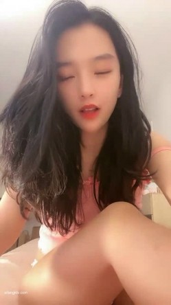 无敌美腿王【高颜值女大学生】带姨妈出征 快撸疯了 截图12