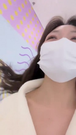 户外露出达人【御姐爱深喉】丝袜裸空从商场到图书馆再到超市裸空太牛逼了强烈推荐！ 截图3