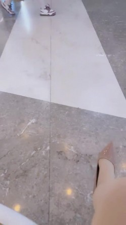 户外露出达人【御姐爱深喉】丝袜裸空从商场到图书馆再到超市裸空太牛逼了强烈推荐！ 截图4