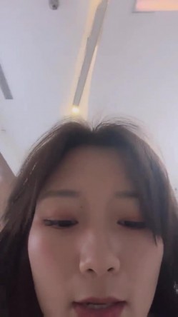 户外露出达人【御姐爱深喉】丝袜裸空从商场到图书馆再到超市裸空太牛逼了强烈推荐！ 截图8