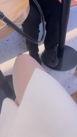 户外露出达人【御姐爱深喉】丝袜裸空从商场到图书馆再到超市裸空太牛逼了强烈推荐！ 截图14
