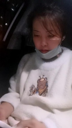 极品人妻！刺激，【放肆的小水娃】，真实良家，标准的贤妻良母，厨房搔首弄姿 截图12