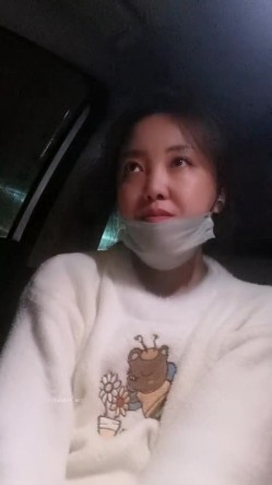 极品人妻！刺激，【放肆的小水娃】，真实良家，标准的贤妻良母，厨房搔首弄姿 截图16