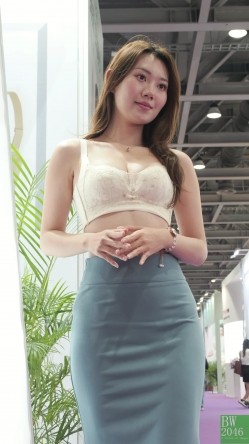 2023.广州内衣展模特特写 截图9