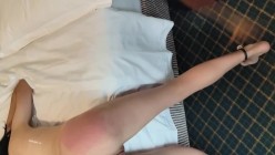 SM顶级调教大神【永夜DOM】圈养各种妹子多种刺激玩法，各种啪啪调教露脸高颜反差婊，纯纯人形小母狗 截图6