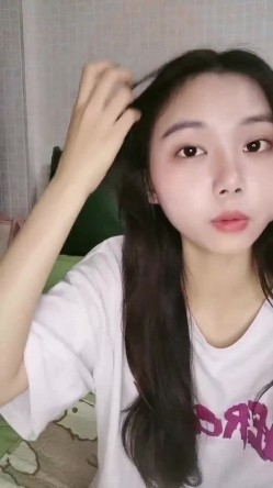 清纯系学生妹！乖巧甜美邻家妹妹型！收费房诱惑，贫乳奶子白丝袜，揉搓无毛小穴，娇喘呻吟好听 截图1