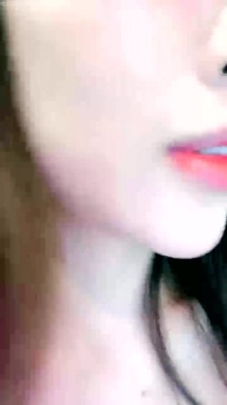 ️抖M美少女【超敏感少女】露脸骑乘激情啪，深喉伺候入珠屌 截图2