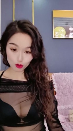 明星颜值健身女神！性感吊带丝袜热舞！透视极度诱惑，翘起屁股电臀，掰开小穴让炮友舔 截图1