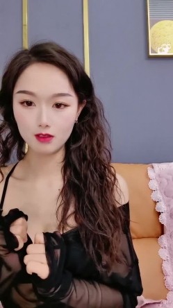 明星颜值健身女神！性感吊带丝袜热舞！透视极度诱惑，翘起屁股电臀，掰开小穴让炮友舔 截图4