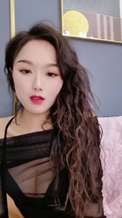 明星颜值健身女神！性感吊带丝袜热舞！透视极度诱惑，翘起屁股电臀，掰开小穴让炮友舔 截图12
