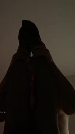 ️ ️网曝吃瓜事件，被热传抖音小网红【刘悦】与男友不雅露脸性爱自拍流出，身材不错美腿美足越漂亮越反差啊 截图9
