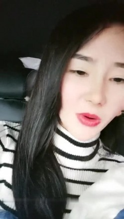喜欢户外玩的骚气少妇大马路上露出 车后座跳蛋塞逼震动路边翘屁股非常诱人 截图6