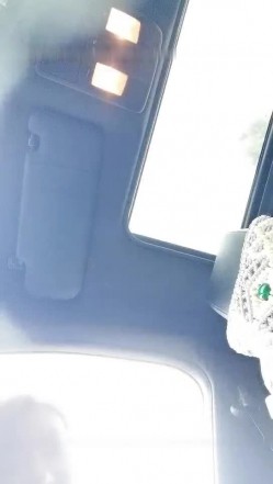 喜欢户外玩的骚气少妇大马路上露出 车后座跳蛋塞逼震动路边翘屁股非常诱人 截图16