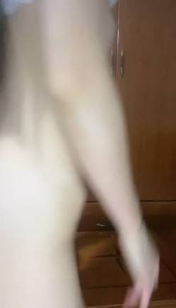 【学妹很纯】绝美女神 模特身材 万人场，明星脸小仙女，做爱投入欲仙欲死 截图4