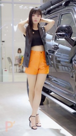车展短裙长腿性感特写 截图1