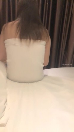 最新的情侣交换，【双飞男女】，两个小少妇的难忘一夜，酒店开房，互换伴侣，轮流换着玩，淫乱场景看了秒硬 截图9