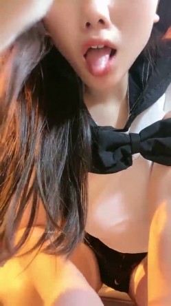 新人下海，学生妹，【陈陈尼】19岁小美女，穿着紧身裤道具自慰，洗澡，少女胴体，满分好评 截图2