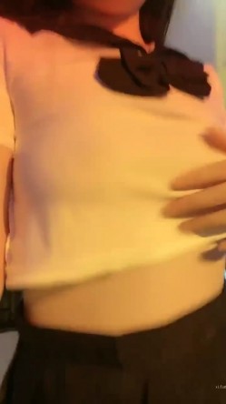 新人下海，学生妹，【陈陈尼】19岁小美女，穿着紧身裤道具自慰，洗澡，少女胴体，满分好评 截图11