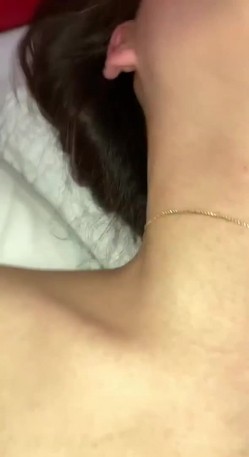 韩国高颜值情侣激情肏逼，清纯美人，跟国人差不多，要不是韩语，还以为是国产呢…… 截图15