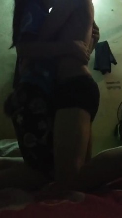 小骚货颜值不错 自慰抠逼十分淫荡逼形完美，家中狂吃男友大鸡巴最后满意吞精 截图11