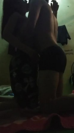 小骚货颜值不错 自慰抠逼十分淫荡逼形完美，家中狂吃男友大鸡巴最后满意吞精 截图12