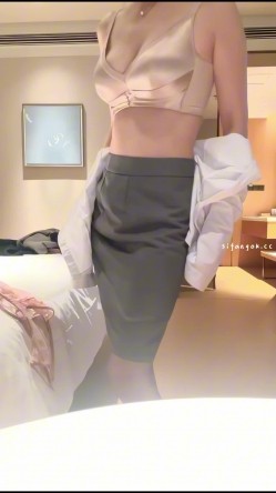 抖音骚女璐璐本璐我脾气老好了是小葵呀 极品身材大长美腿 奶大翘臀 超级骚 截图5
