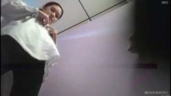 大神潜入大学女厕偷拍舞蹈社团的学妹尿尿换衣 截图2