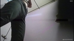 大神潜入大学女厕偷拍舞蹈社团的学妹尿尿换衣 截图9