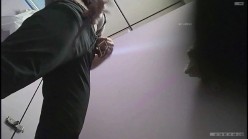 大神潜入大学女厕偷拍舞蹈社团的学妹尿尿换衣 截图10