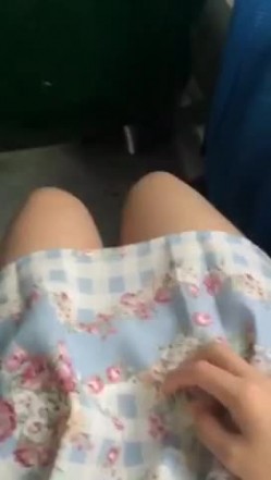 清纯可爱甜妹『夏小寒』福利合集 ️清纯的身体 淫荡的灵魂 公交车露出各种反差行为 清纯白月光竟然这么骚 截图2