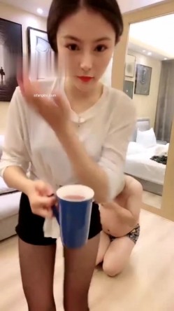 极品黑丝性感女主~调教大叔42分钟，下手太狠不料反被打，哈哈，两人厮打贼好笑！ 截图12