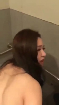 可爱学妹分手后被渣男流出自拍视频 老公快插我 受不了了 几杯酒下肚就发骚求操 截图2