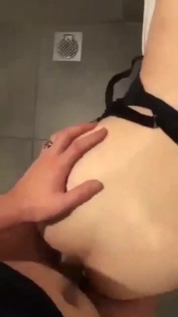 可爱学妹分手后被渣男流出自拍视频 老公快插我 受不了了 几杯酒下肚就发骚求操 截图3