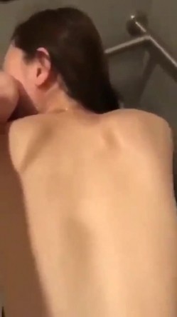 可爱学妹分手后被渣男流出自拍视频 老公快插我 受不了了 几杯酒下肚就发骚求操 截图5