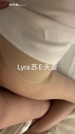大神玩的是真花，【苏城主（苏E夫妻）】太爽了，多P，3P，交友换妻，老婆长得也相当好看 截图2