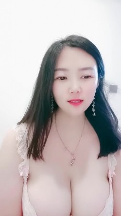 超级巨乳主播『椰汁西米露』高清源码录制35小时直播合集 无毛粉逼健身器材上甩大奶 截图2