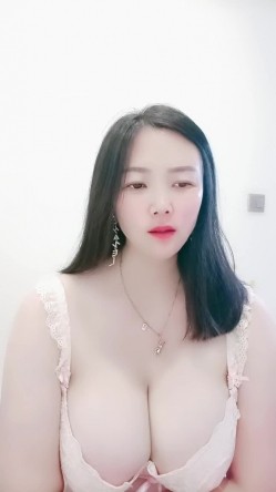 超级巨乳主播『椰汁西米露』高清源码录制35小时直播合集 无毛粉逼健身器材上甩大奶 截图6