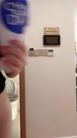 【模特娜娜奈】极品模特高颜值 抚摸自己小骚逼“哥哥们，快点来操骚逼” 截图2