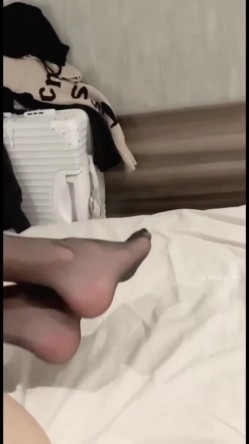 极品反差婊 极品美人实在是太淫荡了，被后入插得享受不已，简直骚翻天呀！ 截图9