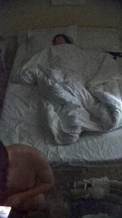 酒店偷拍 反差婊戴眼镜的骚女换开档黑丝和女仆装和男友尽情做爱 截图1