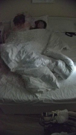 酒店偷拍 反差婊戴眼镜的骚女换开档黑丝和女仆装和男友尽情做爱 截图12