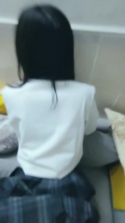 周末和JK表妹出去玩，回家忍不住直接操，残暴输出，表妹床叫得真好听！ 截图5
