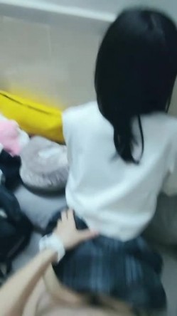周末和JK表妹出去玩，回家忍不住直接操，残暴输出，表妹床叫得真好听！ 截图10