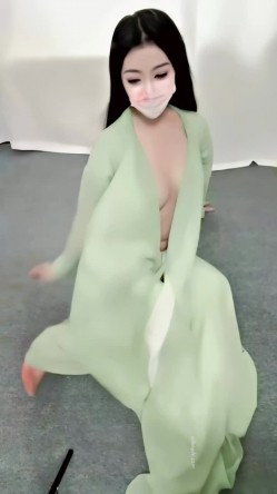 青春无敌，抖音风艺校美少女【杨晓花】定制福利，露脸露点，各种热门BGM裸舞 截图1