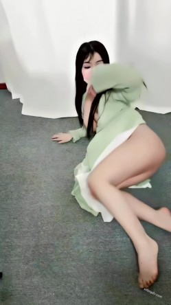 青春无敌，抖音风艺校美少女【杨晓花】定制福利，露脸露点，各种热门BGM裸舞 截图7