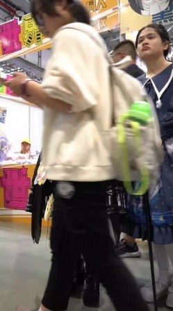 『樱之舞』漫展CD抄底偷拍Cos小姐姐系列 截图1