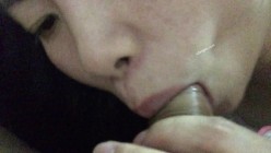 云盘高质露脸泄密，贵州良家少妇【任蕾】婚内出轨，与情人大玩性爱自拍，啪啪道具紫薇吹箫 截图3